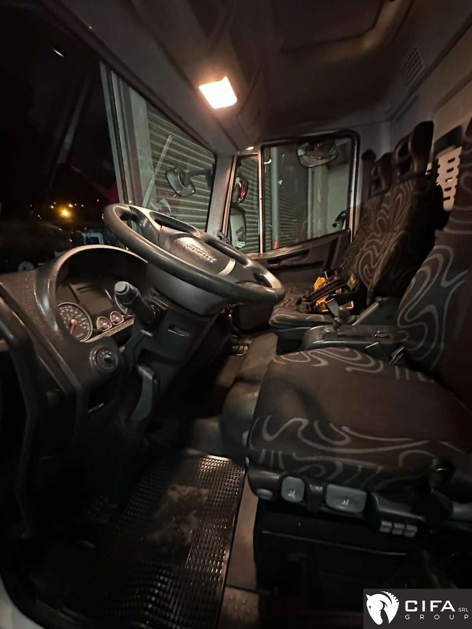 IVECO 180E28